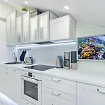 Harbour Apartment *